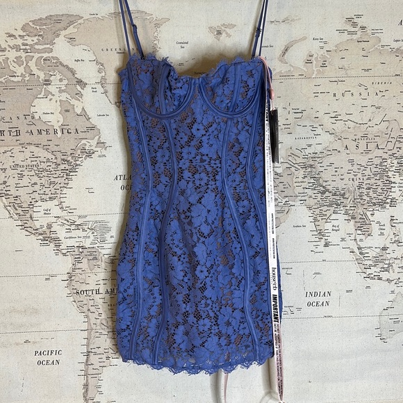 HOUSE OF CB 'Lala' Lavender Lace Mini Dress - Picture 17 of 17
